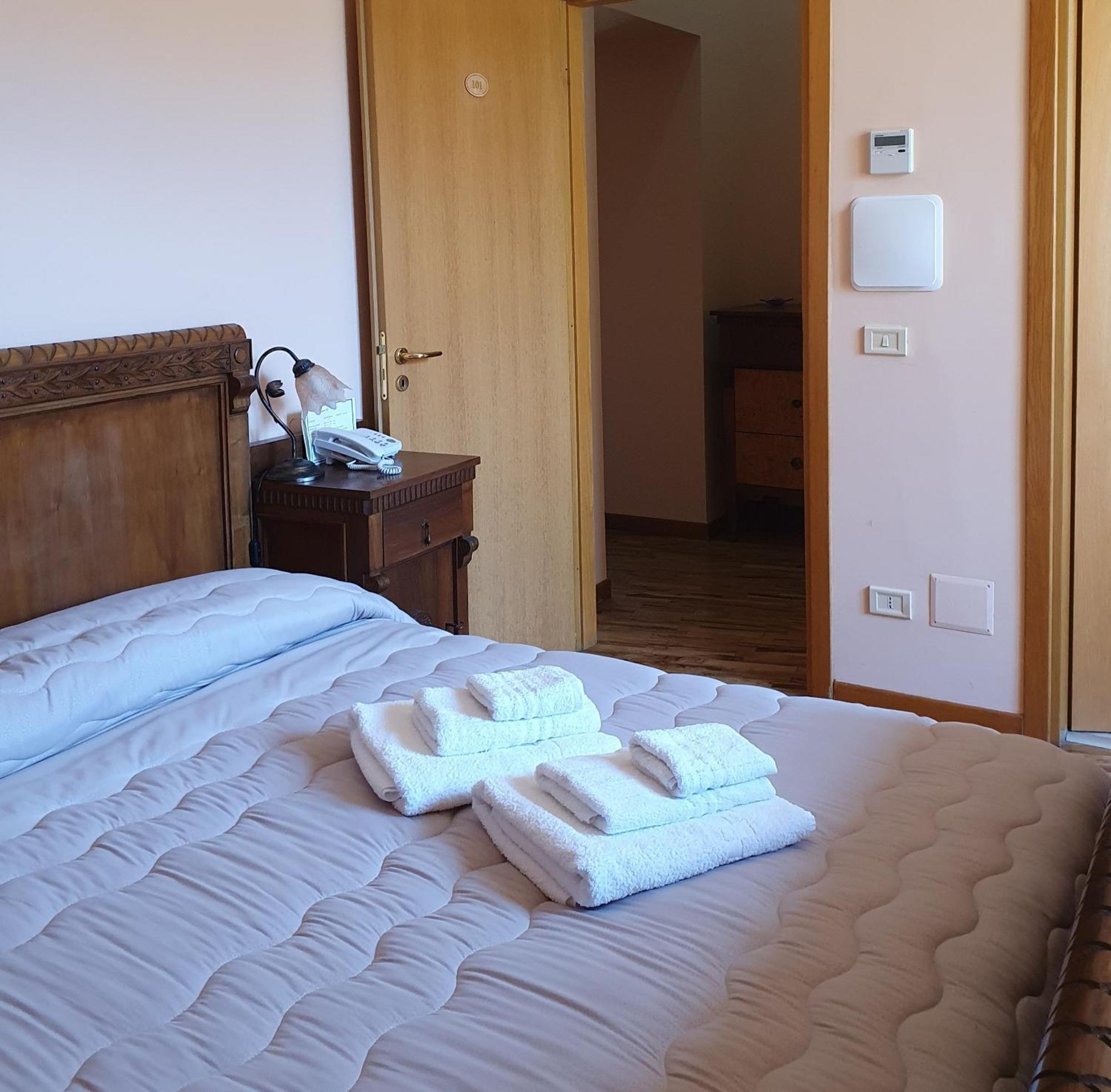 Palazzo Sant'Anna Hotel Gerace Phòng bức ảnh